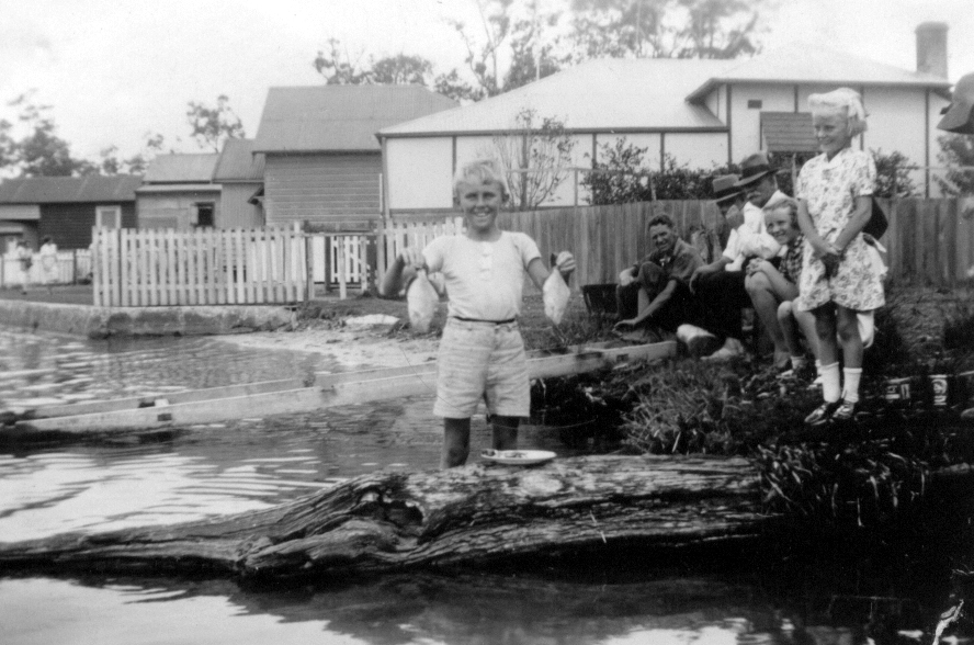 Ron and Marjorie Russell on shore of Lake Macquarie, NSW