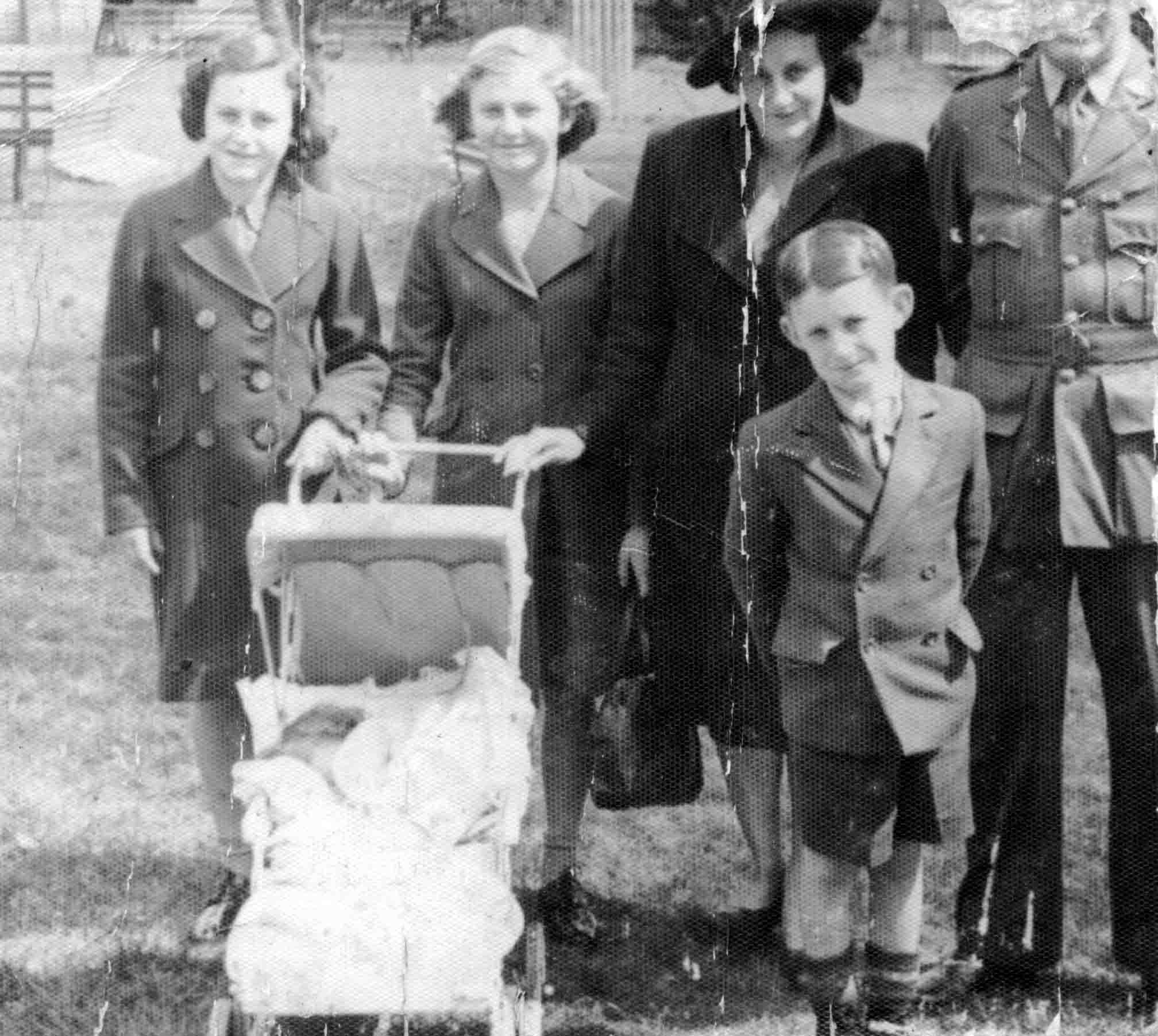 Raema, Patricia, mother Kathleen, Kevin and Oswald Keith Brown, Kay Brown in pram